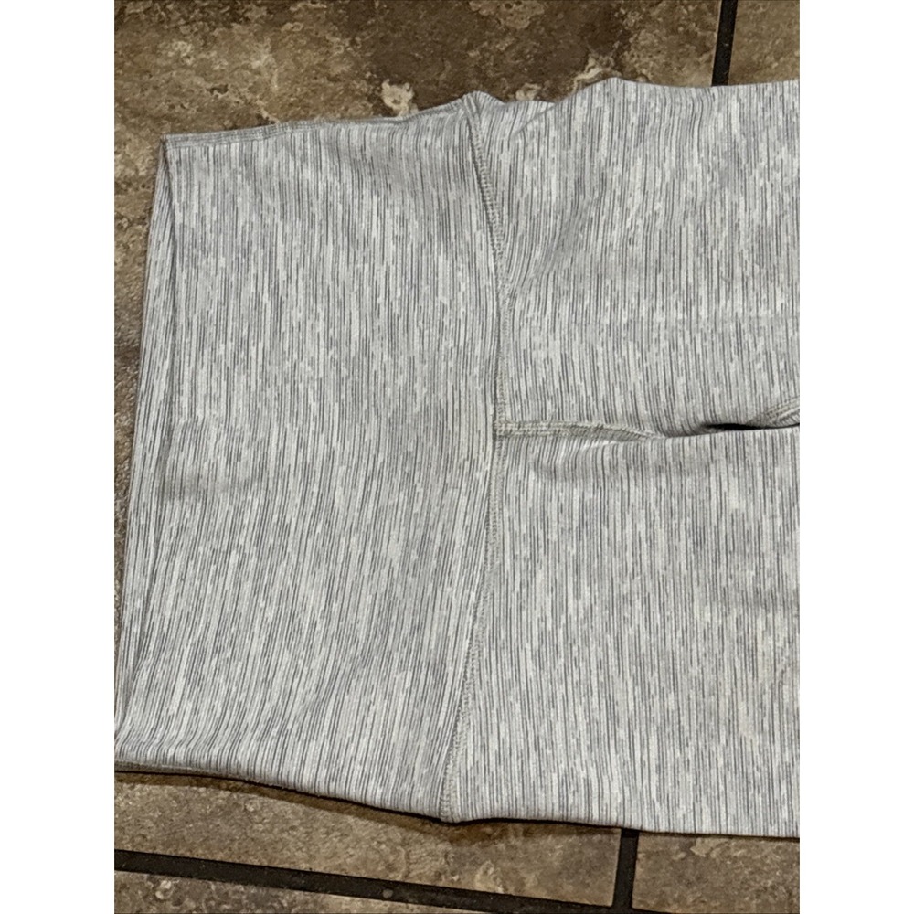Lululemon Women's Sz 4 Capri Workout Fitness Leggings Gray 2 Pairs VGC - Picture 7 of 10